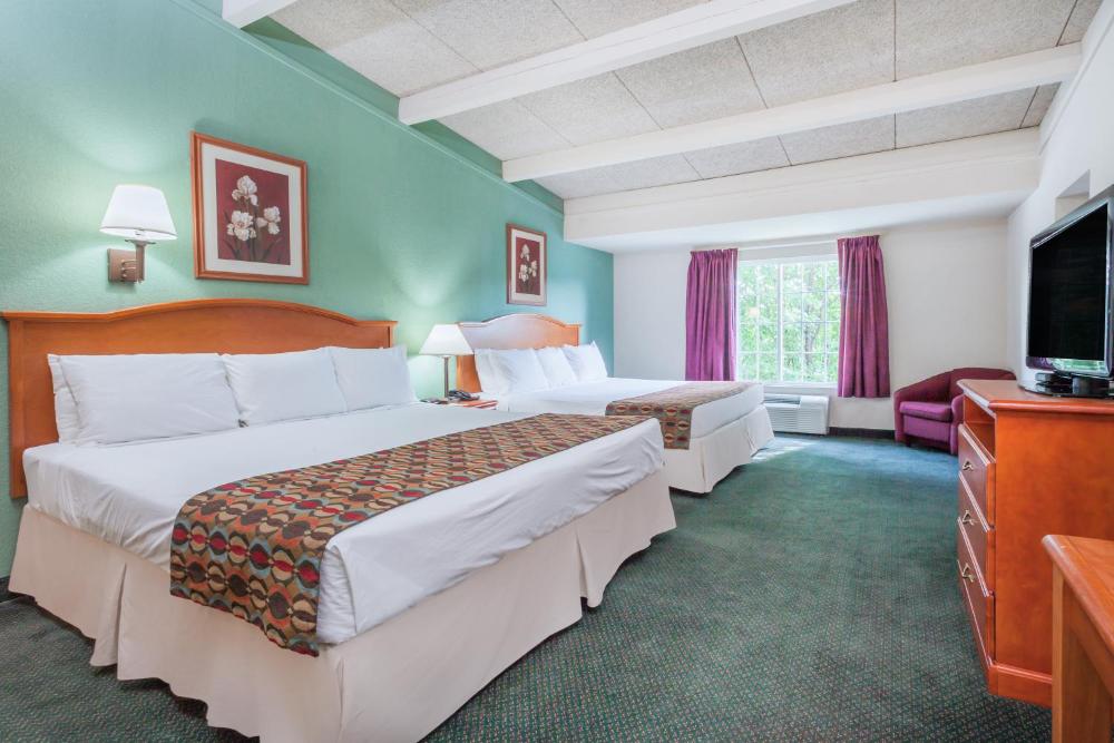 One-Bedroom Suite with Two King Beds - Non-Smoking interior