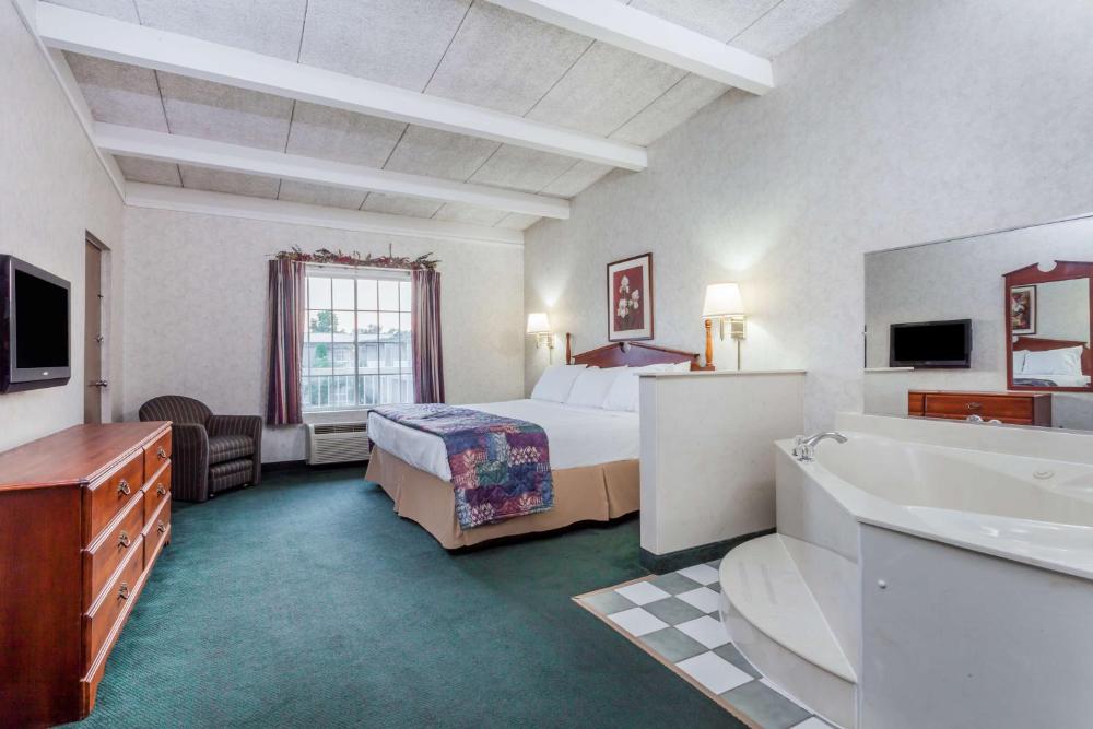King Studio Suite - Non-Smoking interior